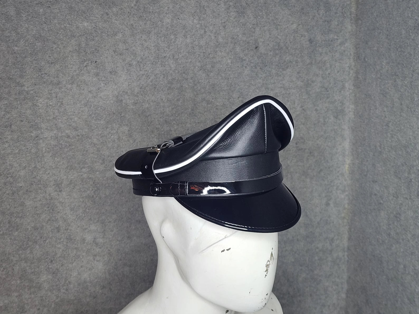 Genuine Sheepskin Leather Muir Cap